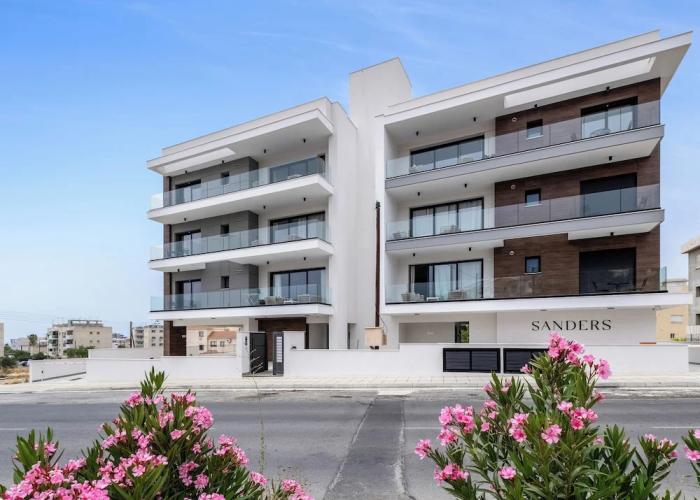 Sanders Elgio - Adorable studio With Balcony