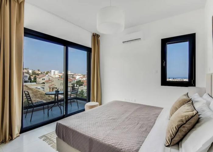 Sanders Elgio - Precious 3-bdr Apt With Balcony