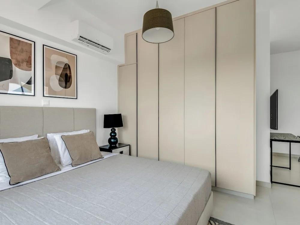 фото Sanders Elgio - Charming Studio With Balcony