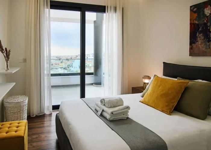 Phaedrus Living: City View Anna Residence 102