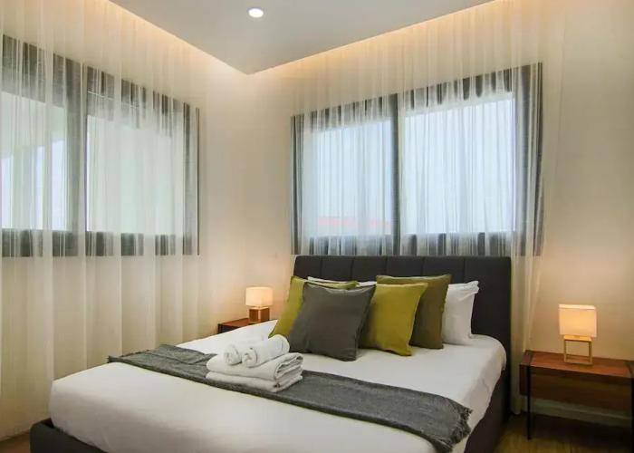 Phaedrus Living: Sea View Anna Residence 201