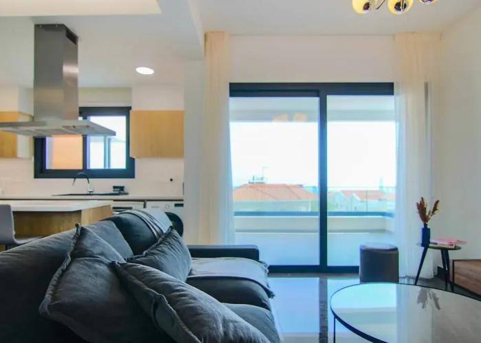 Phaedrus Living: Sea View Anna Residence 201