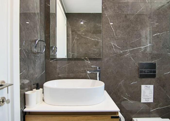 Phaedrus Living: Sea View Anna Residence 202