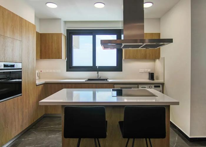 Phaedrus Living: Sea View Anna Residence 301