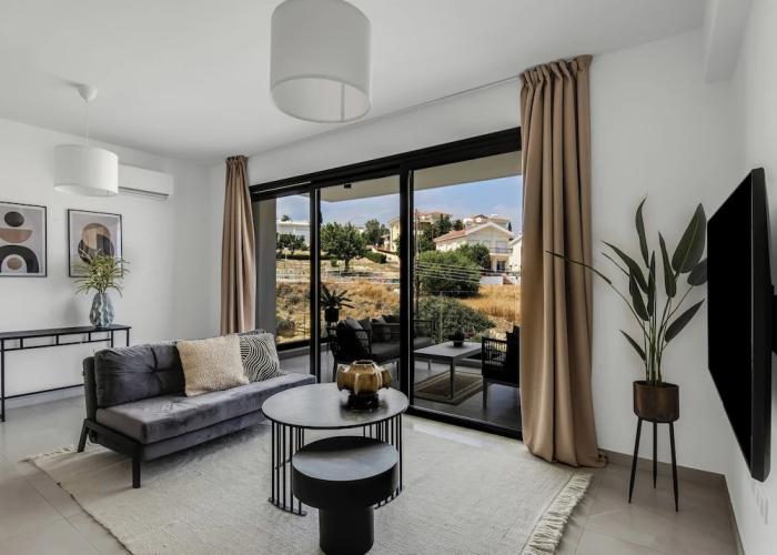 Sanders Elgio - Pleasant 2-bdr Apt w Balcony