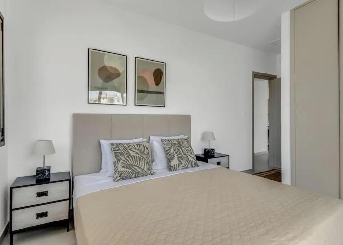 Sanders Elgio - Pleasant 2-bdr Apt w Balcony