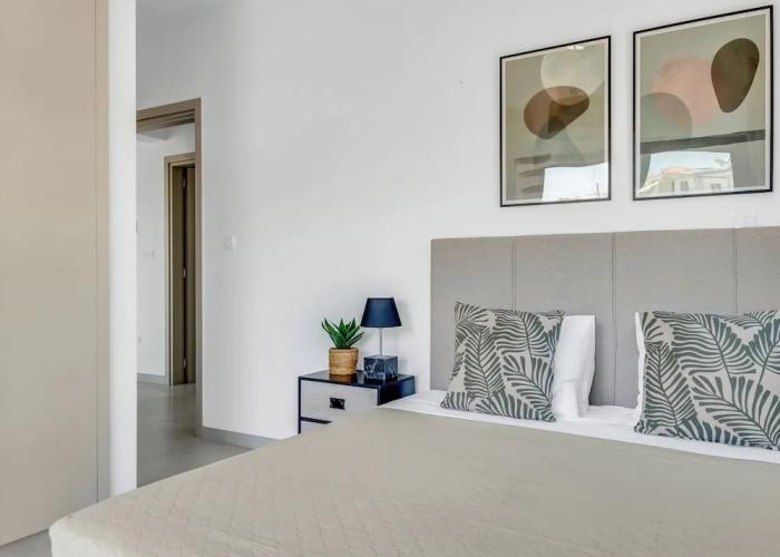 Sanders Elgio - Generous 2-bdr Apt w Balcony