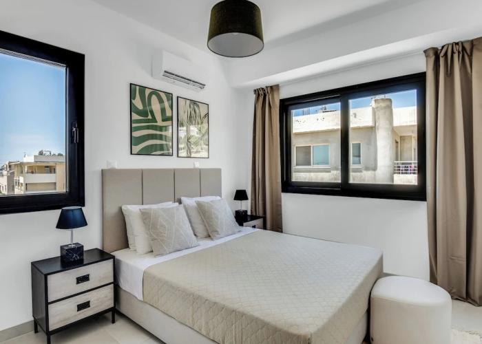 Sanders Elgio - Generous 2-bdr Apt w Balcony