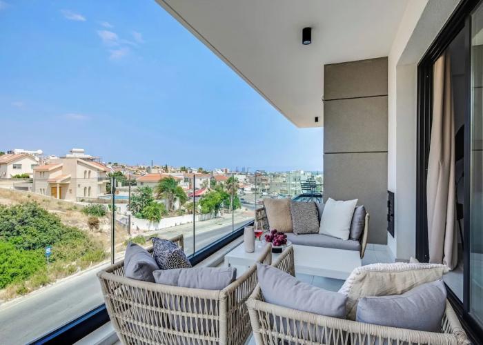 Sanders Elgio - Delightful 2-bdr Apt With Balcony