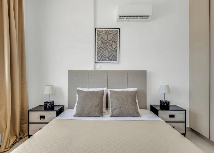 Sanders Elgio - Delightful 2-bdr Apt With Balcony