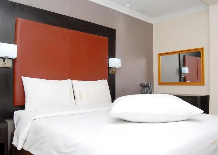 Kings Celia Hotel & Suites