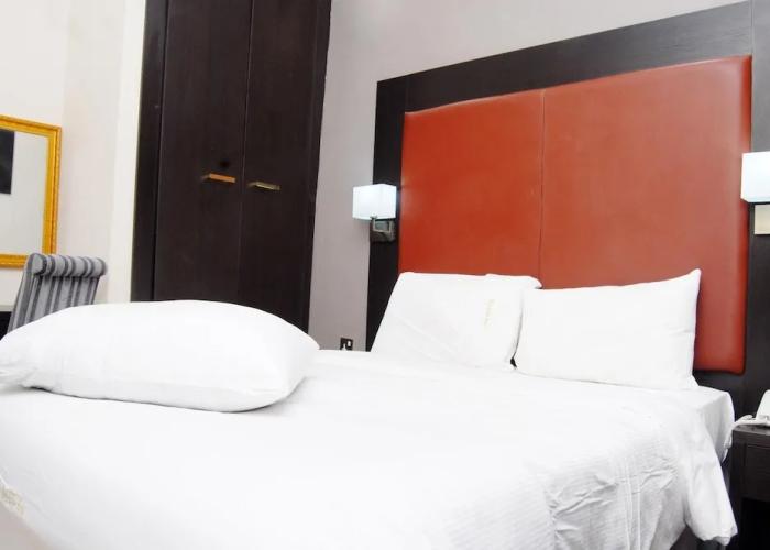 Kings Celia Hotel & Suites