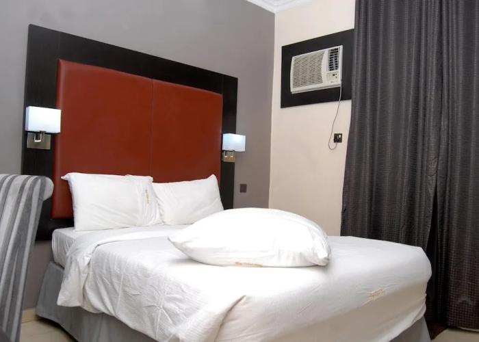 Kings Celia Hotel & Suites