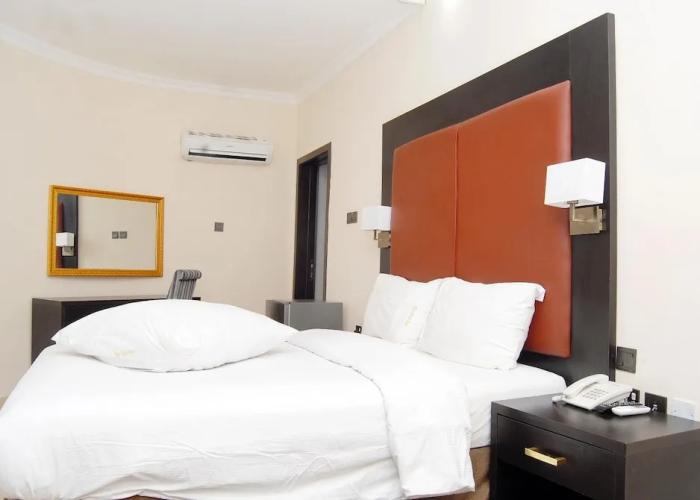 Kings Celia Hotel & Suites