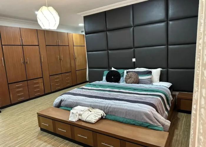 Nigus House Oniru