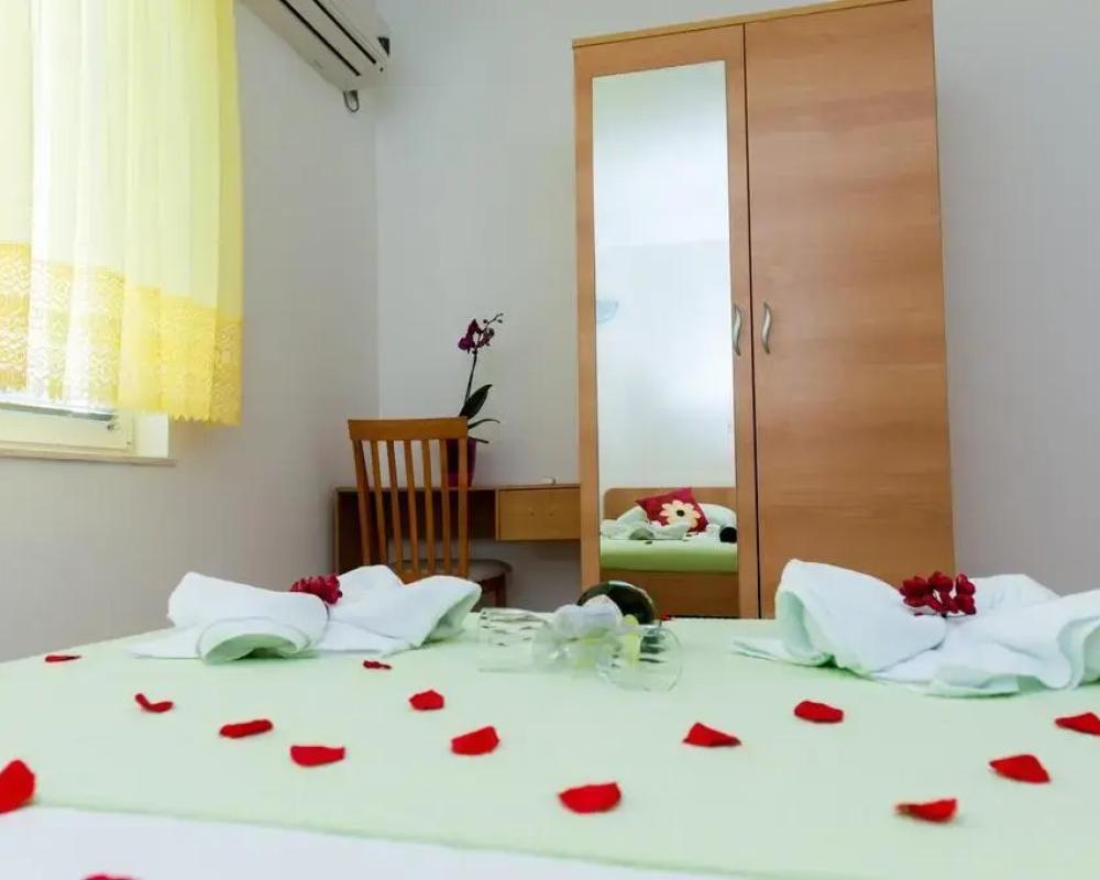 Apartments Tiho & Jelena