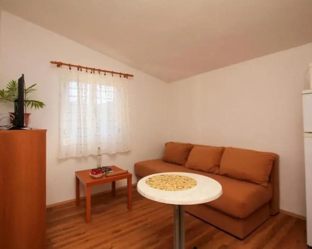 Apartments Ereš Žuronja