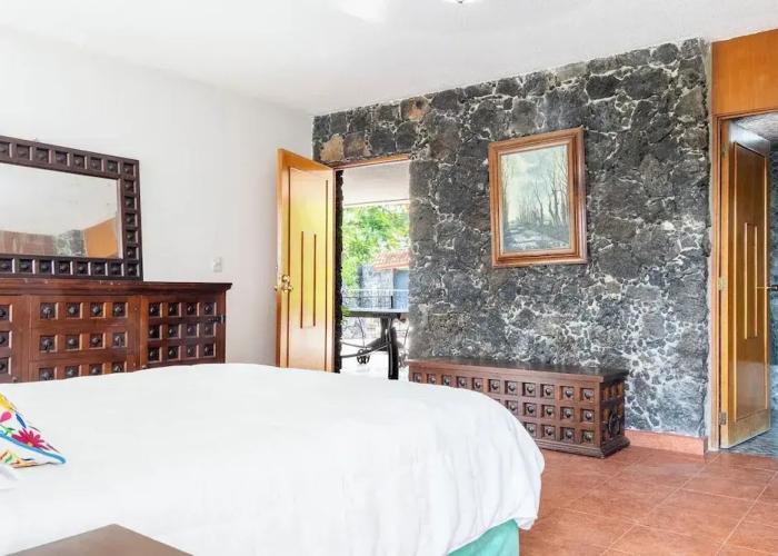 Spacious Cuernavaca House Pool Grill