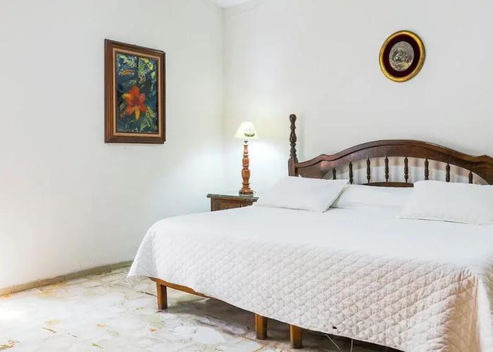 Spacious Cuernavaca House Pool Grill