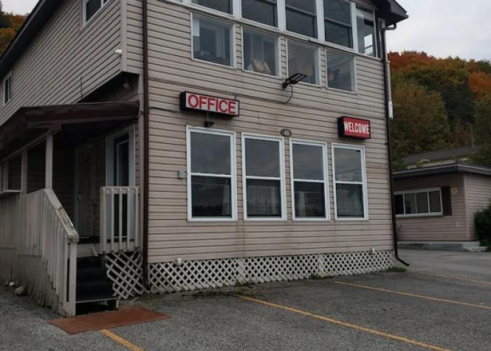 Silver Maple Motel