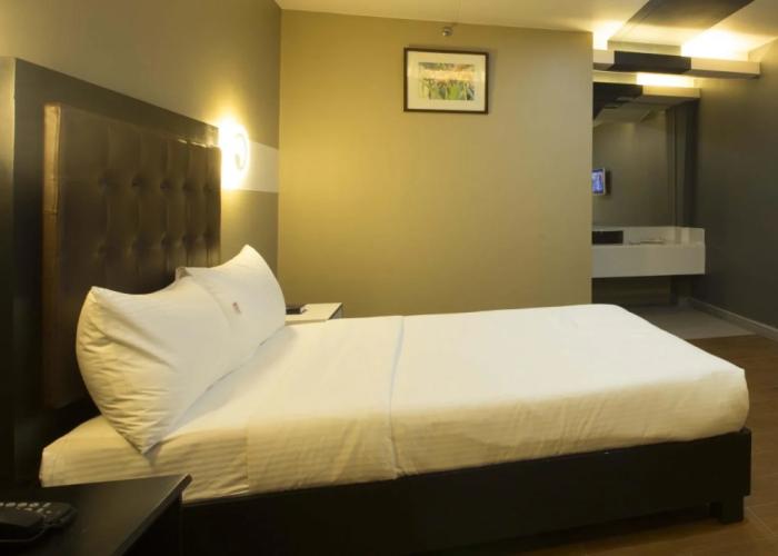 Lucky 9 Budget Hotel