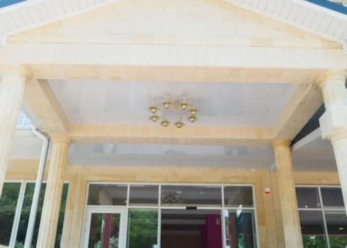 Revyu Hotel