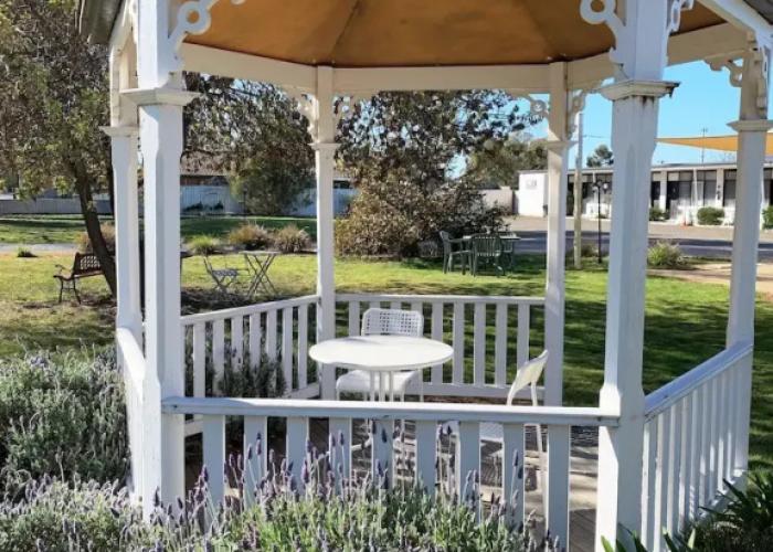 The Gazebo Place - Spacious 4 Bedroom near Murray River