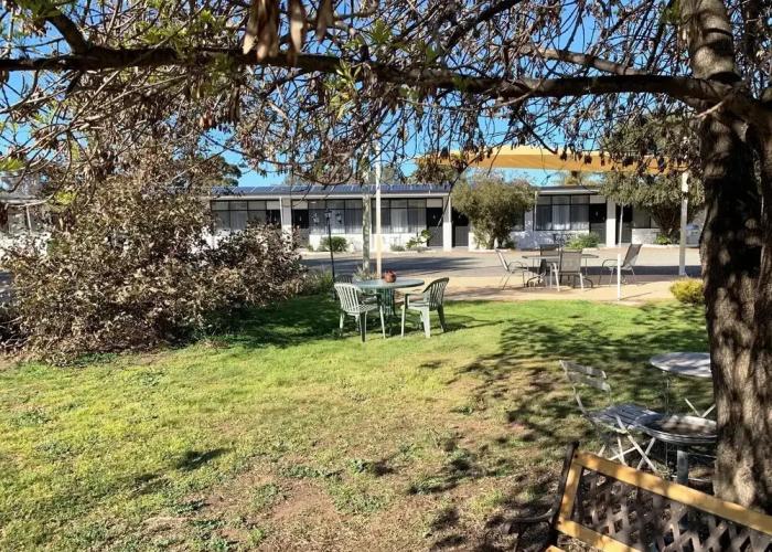 The Gazebo Place - Spacious 4 Bedroom near Murray River