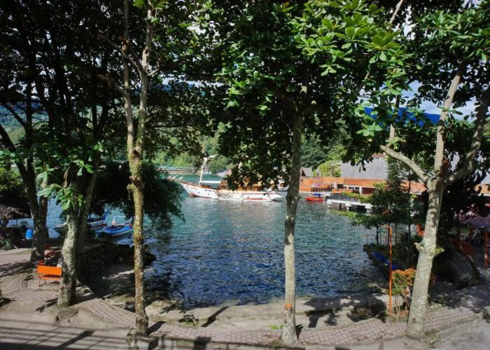 Pandu Lakeside Hotel Parapat - Toba Lake