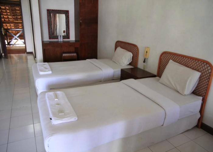 Pandu Lakeside Hotel Tuktuk