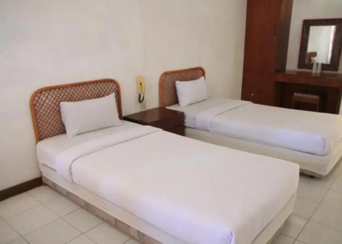 Pandu Lakeside Hotel Tuktuk