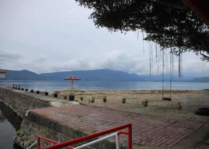 Pandu Lakeside Hotel Tuktuk