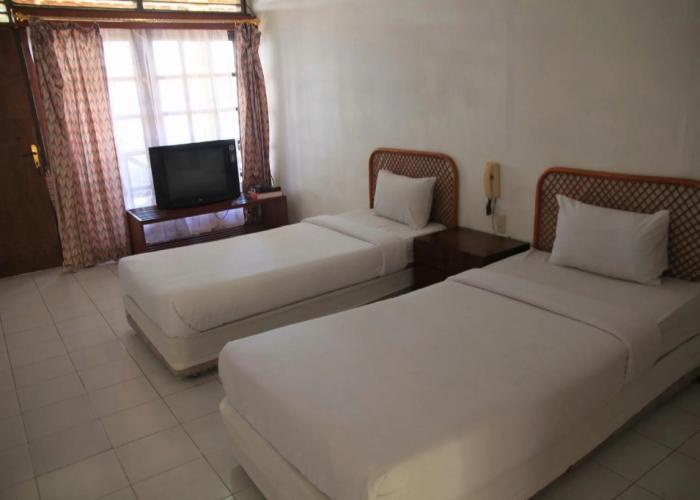Pandu Lakeside Hotel Tuktuk