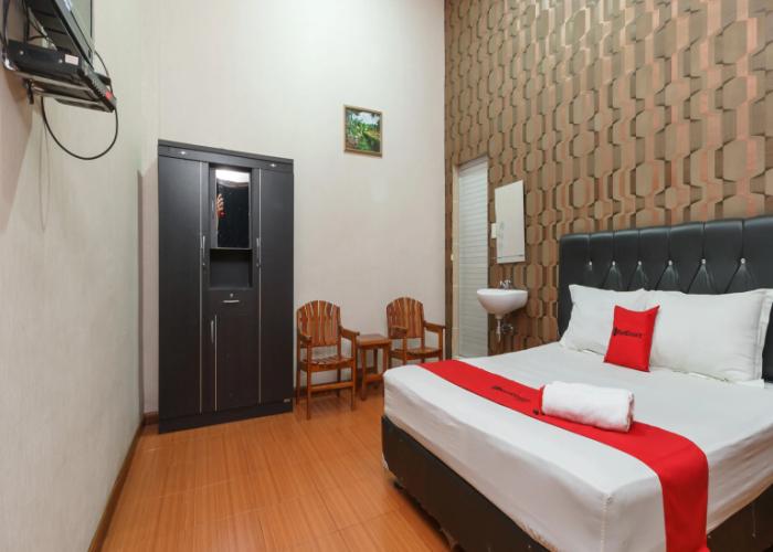 RedDoorz near Danau Toba Parapat