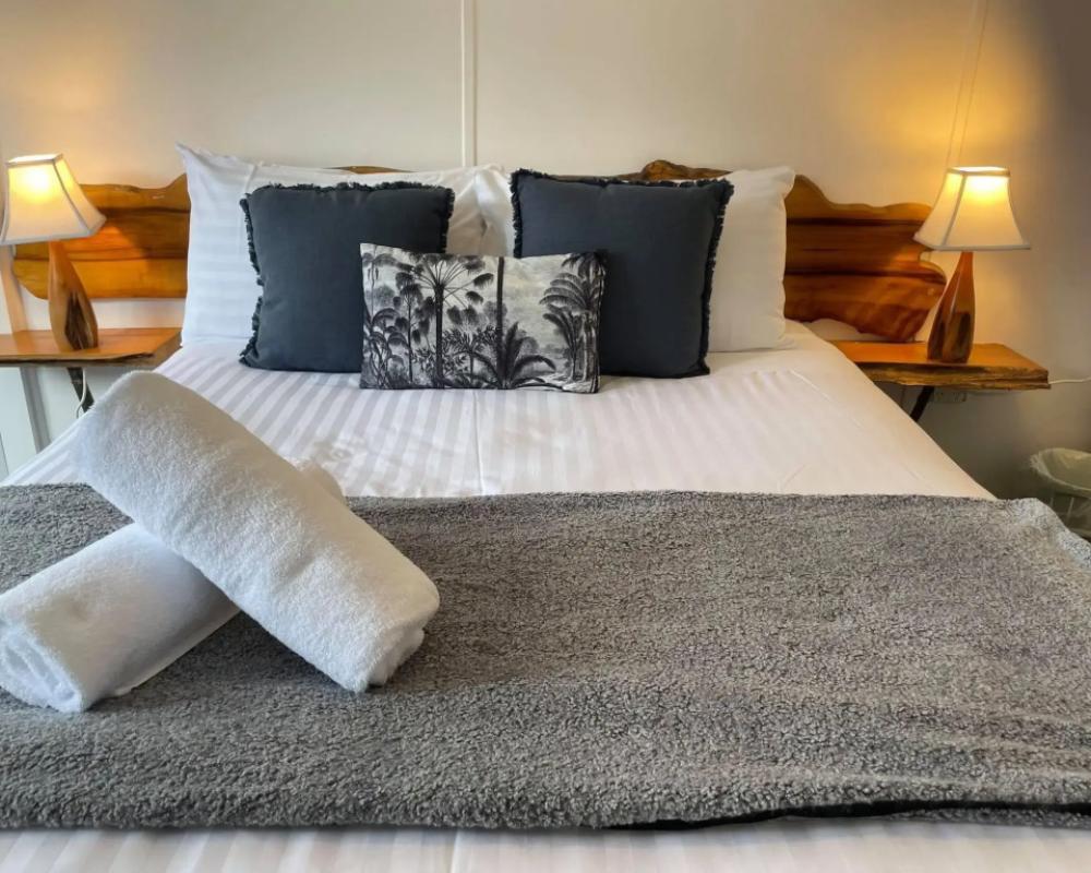 Tullah Lakeside Lodge