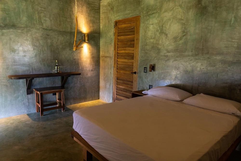 фото Cocos Hotel