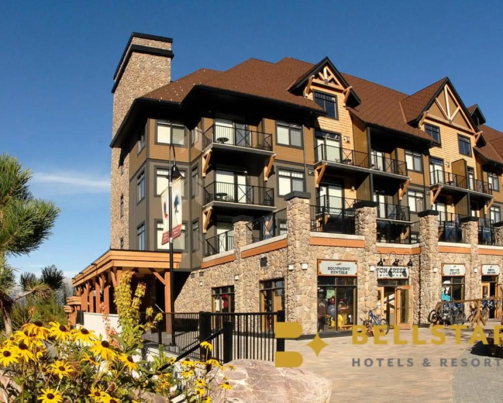 Glacier Mountaineer Lodge