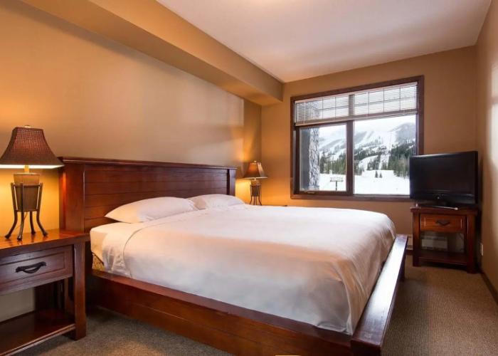 Glacier Mountaineer Lodge