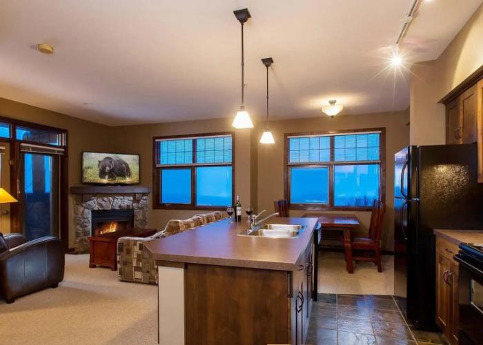 Glacier Mountaineer Lodge