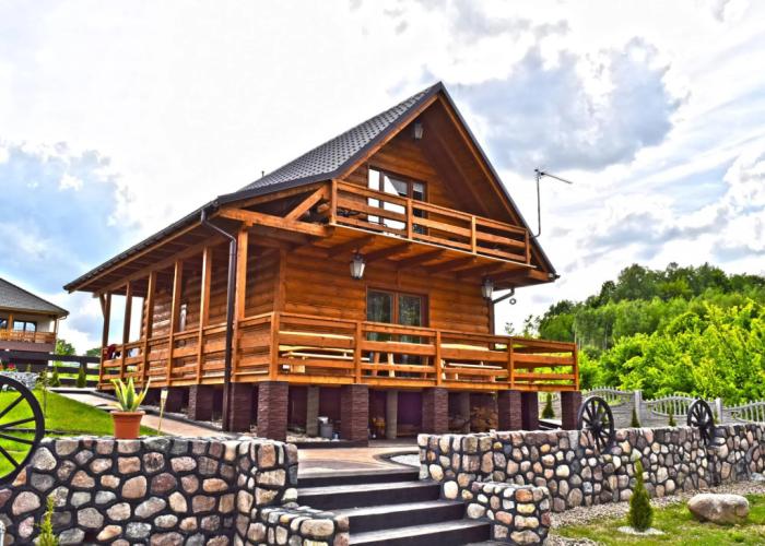 A Luxury Home on the Shore of the Lake