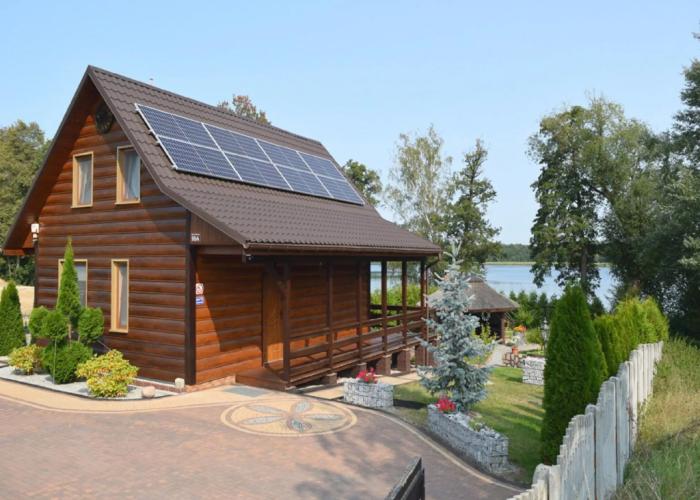 A Luxury Home on the Shore of the Lake