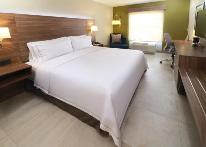Holiday Inn Express Guadalajara Aeropuerto by IHG