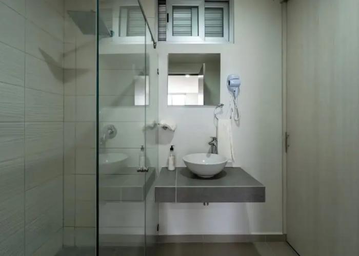 Modern Apartment with Terrace and Pool