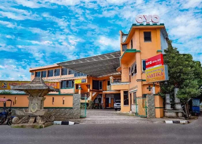 OYO 2855 Sartika Hotel Pati