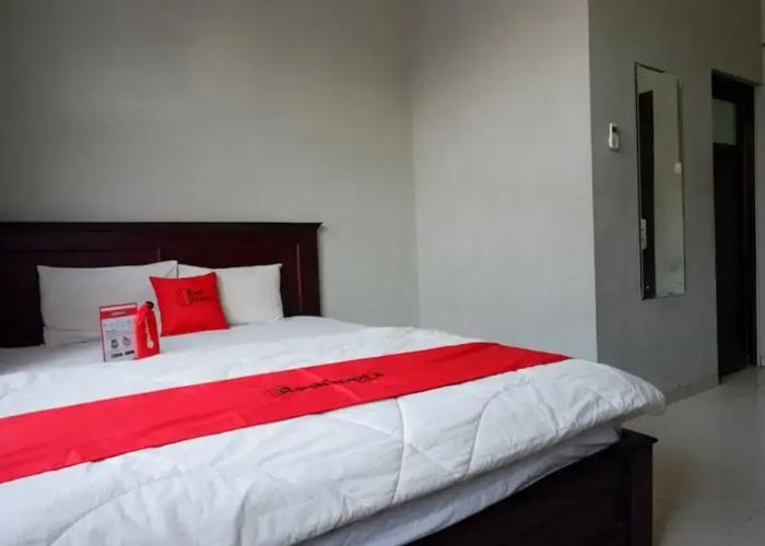 RedDoorz Syariah near Menara Kudus