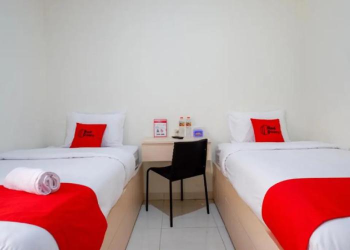 RedDoorz near Alun Alun Kudus 2