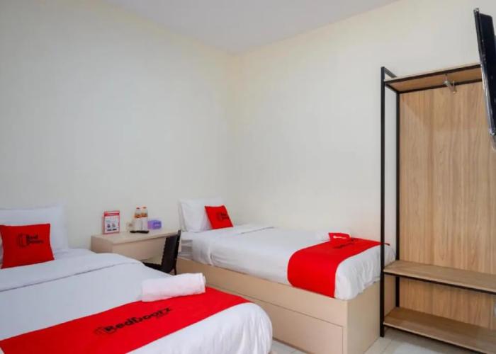 RedDoorz near Alun Alun Kudus 2