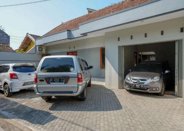 RedDoorz near Alun Alun Kudus 2