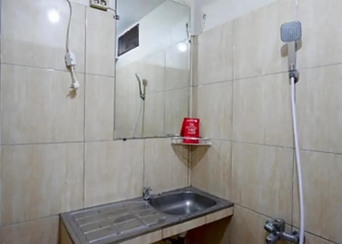RedDoorz near Ahmad Yani Monument Park Kudus