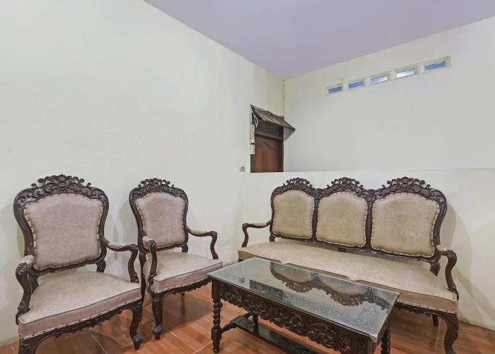 SPOT ON 90744  Alika Homestay